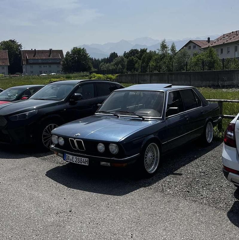 Blau Gebraucht 1984 BMW 520 Limousine | 15.000 € - Bild 1/4