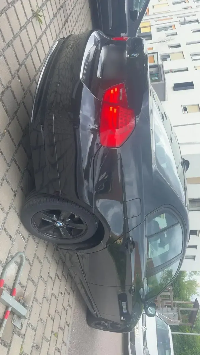 Gebraucht BMW 320 170 PS (125 kW) 2011 Schwarz Limousine