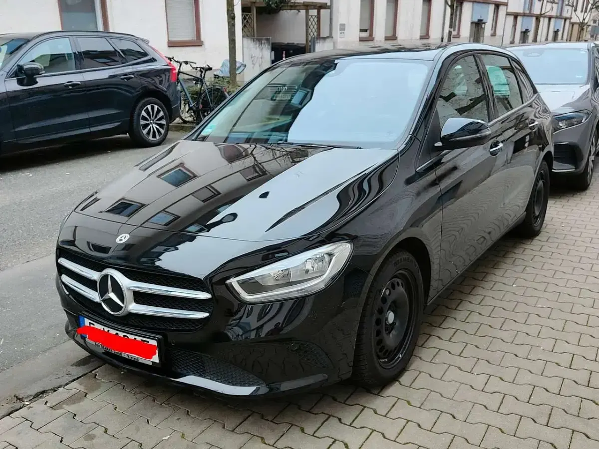 Gebraucht Mercedes E250 160 PS (117 kW) 2022 Schwarz Kombi