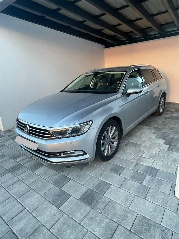 Silber Gebraucht 2019 VW Passat Highline Limousine | 16.800 € (Guter Preis) - Bild 1/4