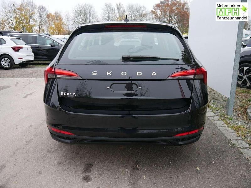 Neu Skoda Scala Selection 150 PS (110 kW) 2026 Blackmagic perleffekt Kleinwagen