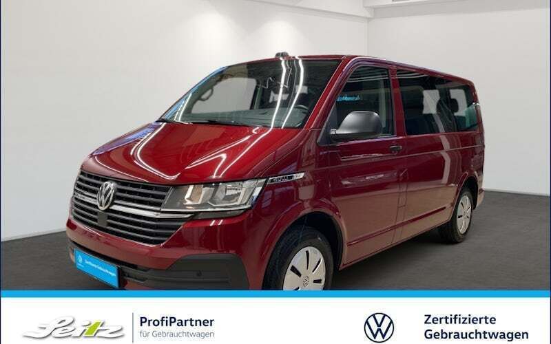 Rot Gebraucht 2022 VW Multivan Family Van / Kleinbus | 43.648 € (Guter Preis) - Bild 1/4