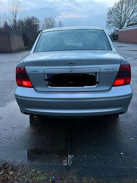 Gebraucht Opel Vectra Edition 116 PS (85 kW) 1999 Silber Limousine