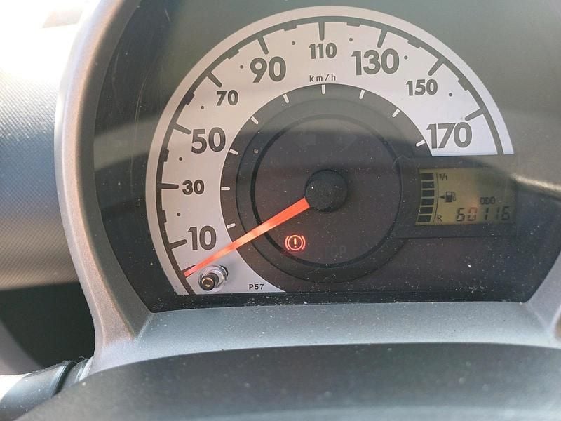 Gebraucht Peugeot 107 68 PS (50 kW) 2012 Weiß Kleinwagen