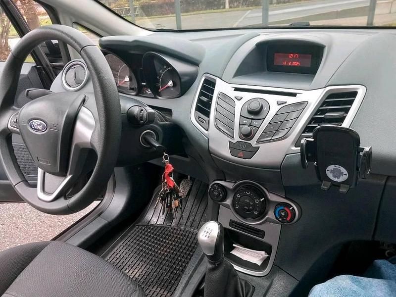 Gebraucht Ford Fiesta 82 PS (60 kW) 2011 Schwarz Kleinwagen