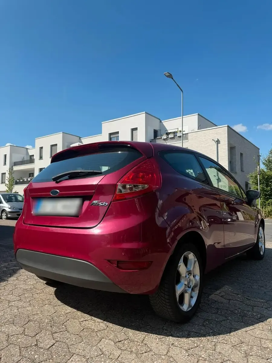 Gebraucht Ford Fiesta 96 PS (70 kW) 2009 Rot Kleinwagen