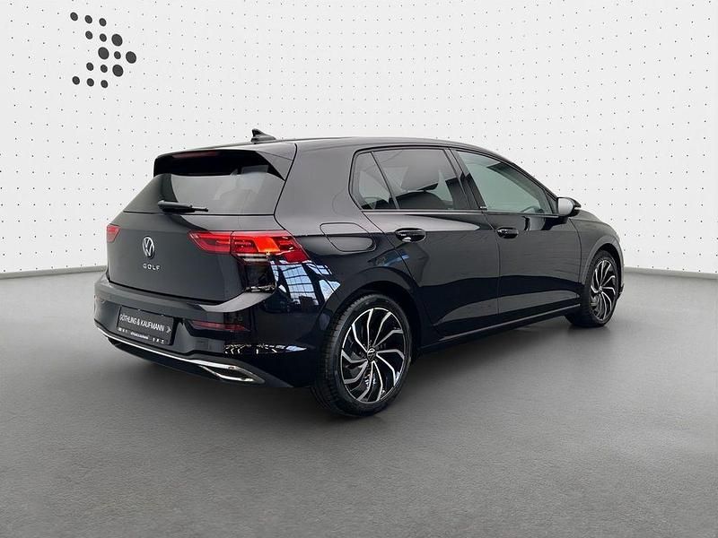 Gebraucht VW Golf VIII Active 150 PS (110 kW) 2022 Schwarz Limousine