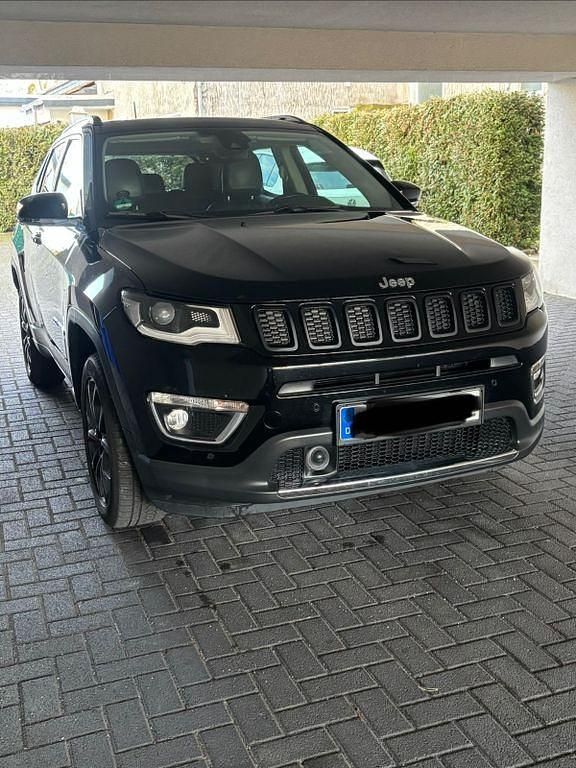 Gebraucht Jeep Compass Limited 170 PS (125 kW) 2018 Schwarz SUV