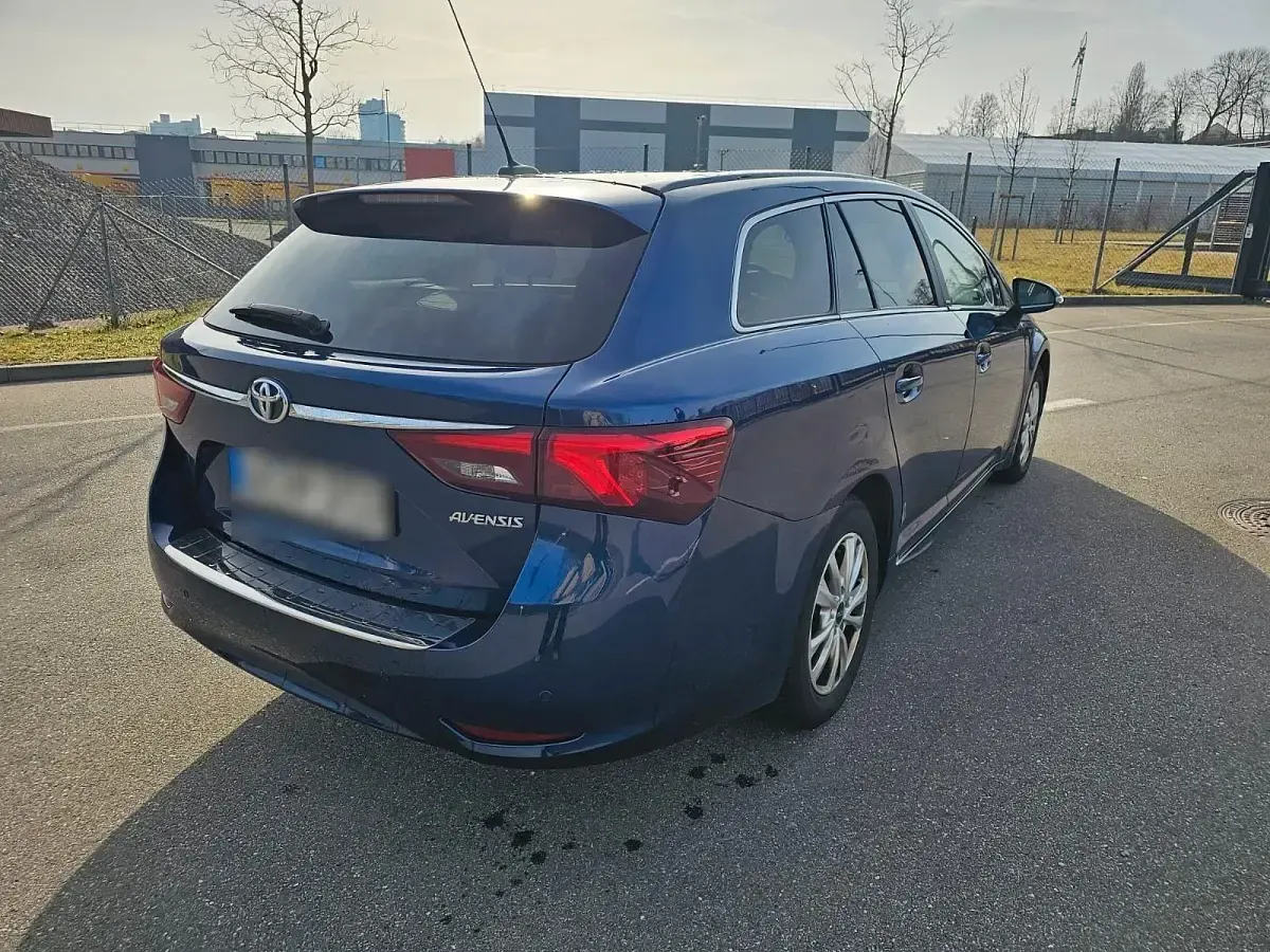 Gebraucht Toyota Avensis Edition-S 147 PS (108 kW) 2017 Blau Kombi