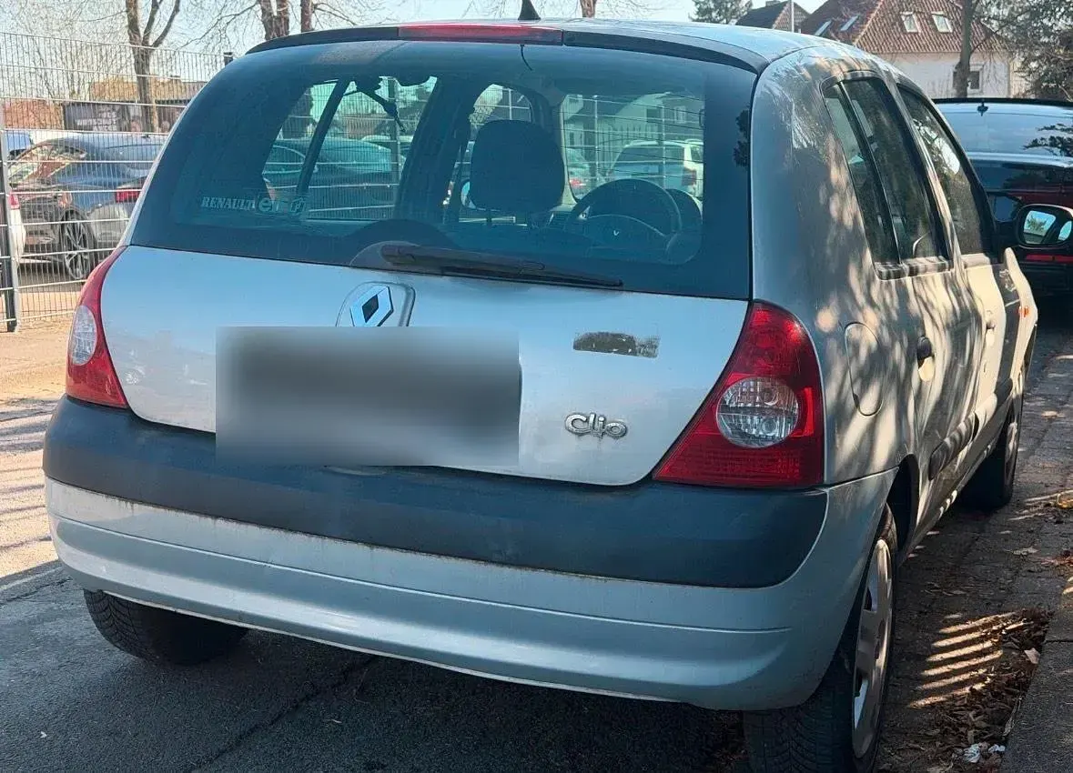 Second-hand Renault Clio II 75 CP (55 kW) 2002 Gri Hatchback