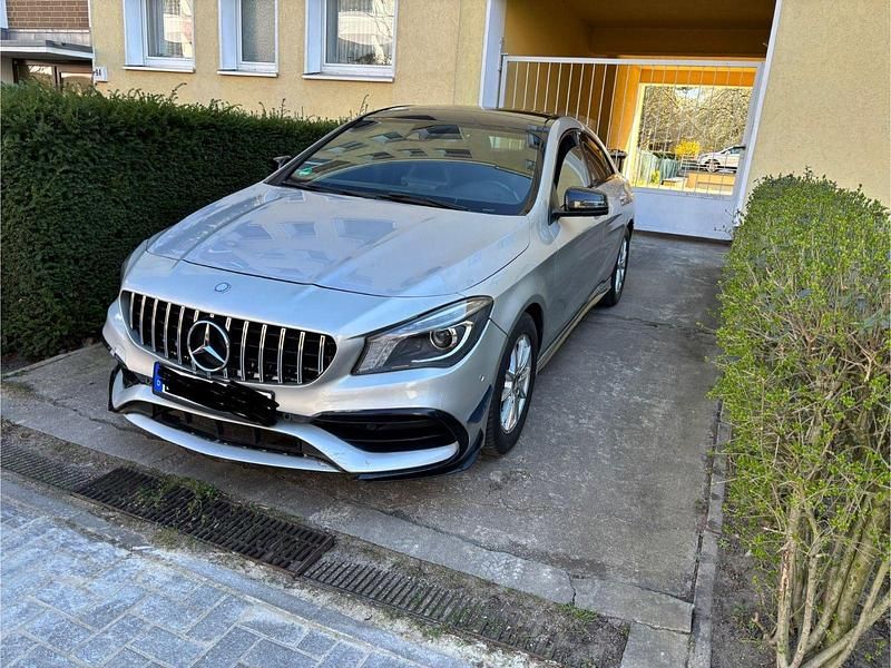 Gebraucht Mercedes CLA200 StreetStyle 136 PS (100 kW) 2015 Schwarz Coupé