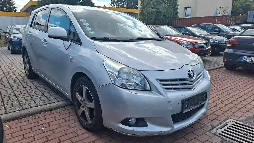Gebraucht Toyota Verso Executive 150 PS (110 kW) 2009 Silber Van / Kleinbus