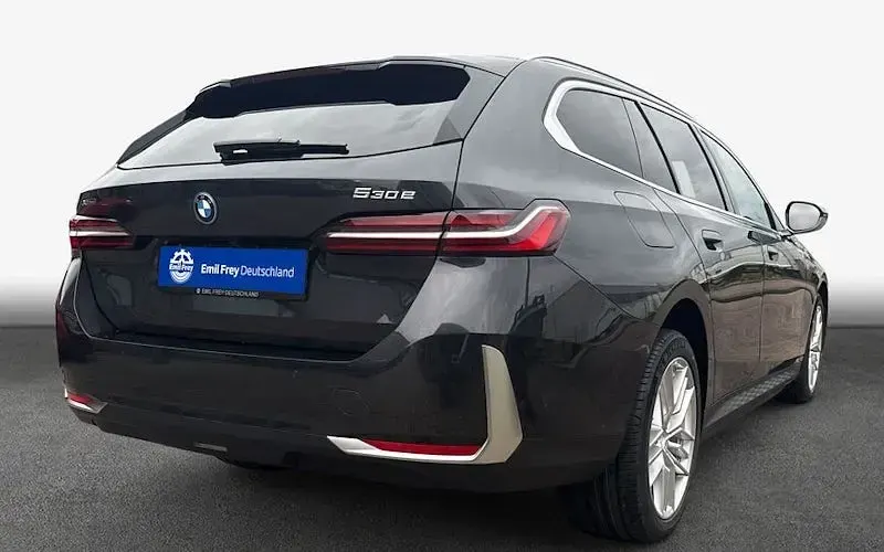 Neu BMW 520 Comfort Edition 190 PS (139 kW) 2026 Grau Kombi