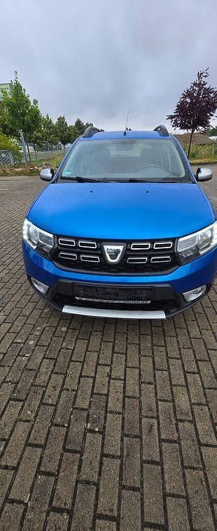 Blau Gebraucht 2017 Dacia Sandero Stepway Ambiance Kleinwagen | 5.500 € (Superpreis) - Bild 1/4