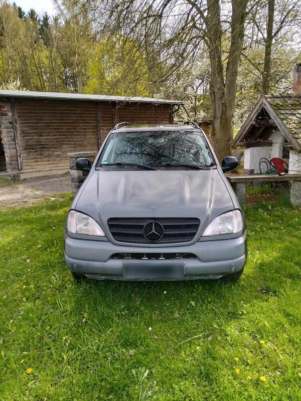 Gebraucht Mercedes ML320 218 PS (160 kW) 2001 SUV
