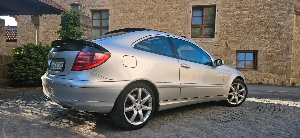 Gebraucht Mercedes C320 218 PS (160 kW) 2003 Silber Kleinwagen