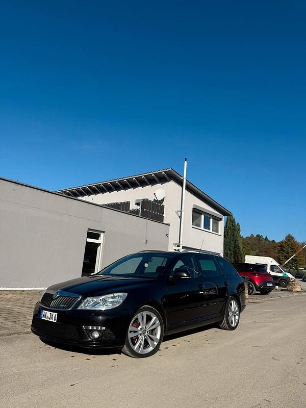 Schwarz Gebraucht 2010 Skoda Octavia RS Kombi | 4.799 € (Fairer Preis) - Bild 1/4