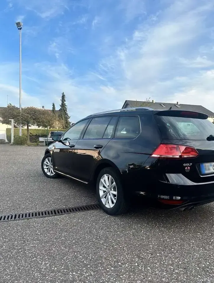Gebraucht VW Golf VII LOUNGE 150 PS (110 kW) 2015 Schwarz Limousine