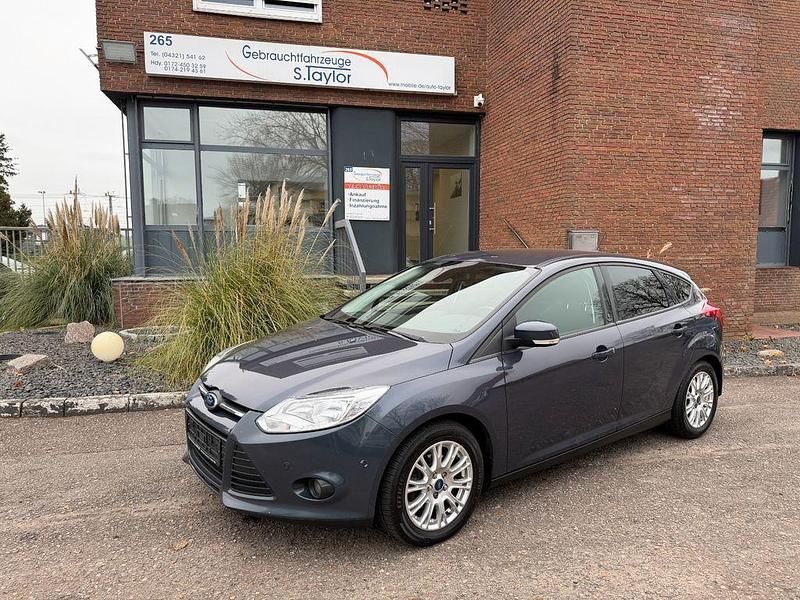 Gebraucht Ford Focus Champions Edition 125 PS (91 kW) 2013 Grau Limousine