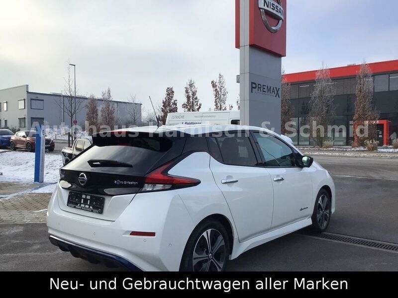 Gebraucht Nissan Leaf Tekna 110 kW (150 PS) 2018 Pearl white pearleffekt/dach black met Kleinwagen