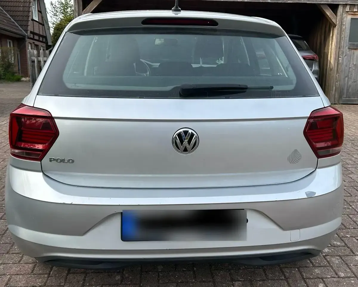 Gebraucht VW Polo 95 PS (69 kW) 2018 Silber Kleinwagen