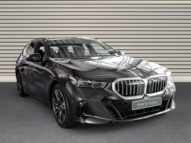 Neu BMW 530e Performance 299 PS (219 kW) 2026 Grau Kombi