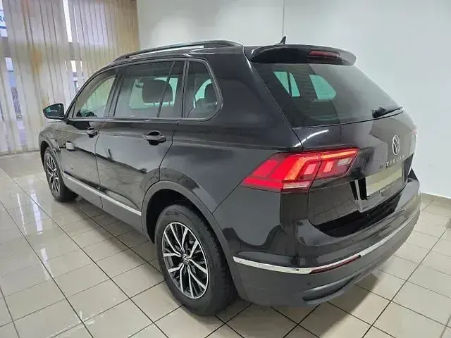 Gebraucht VW Tiguan Life 150 PS (110 kW) 2021 Schwarz SUV