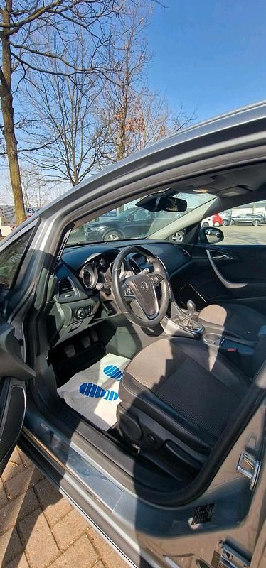 Gebraucht Opel Astra 145 PS (106 kW) 2012 Grau Kombi