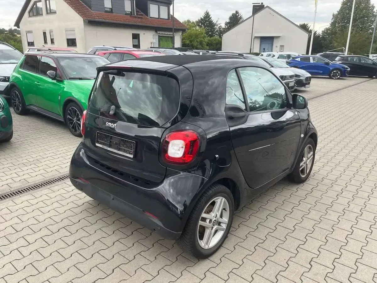 Gebraucht Smart ForTwo Coupé 60 kW (82 PS) 2020 Schwarz Kleinwagen
