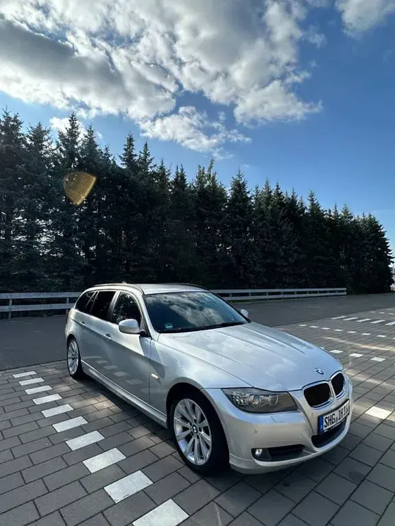 Gebraucht BMW 318 143 PS (105 kW) 2010 Silber Kombi