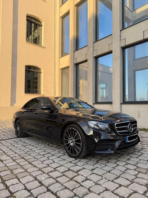 Schwarz Gebraucht 2019 Mercedes E400 AMG Limousine | 39.000 € - Bild 1/4