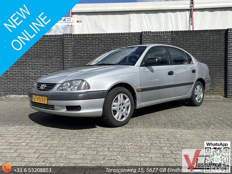 Grau Gebraucht 2001 Toyota Avensis Terra Limousine | 2.850 € (Teuer) - Bild 1/4