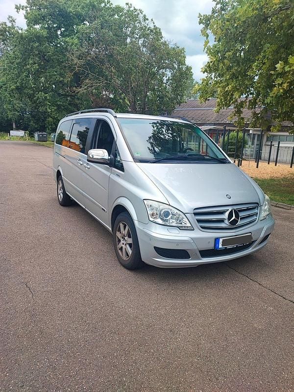 Silber Gebraucht 2011 Mercedes Viano Edition Van / Kleinbus | 10.500 € (Guter Preis) - Bild 1/4