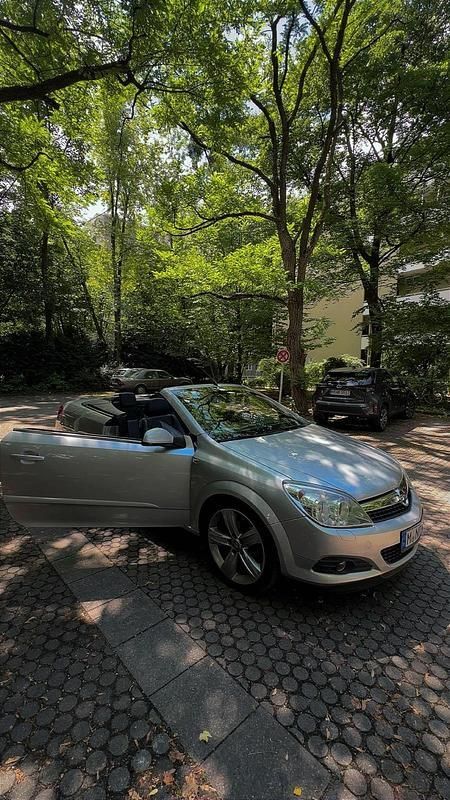 Silber Gebraucht 2008 Opel Astra Cabriolet Cabrio | 3.999 € (Fairer Preis) - Bild 1/4