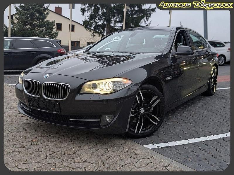 Grau Gebraucht 2011 BMW 523 Sport Line Limousine | 12.990 € (Teuer) - Bild 1/4