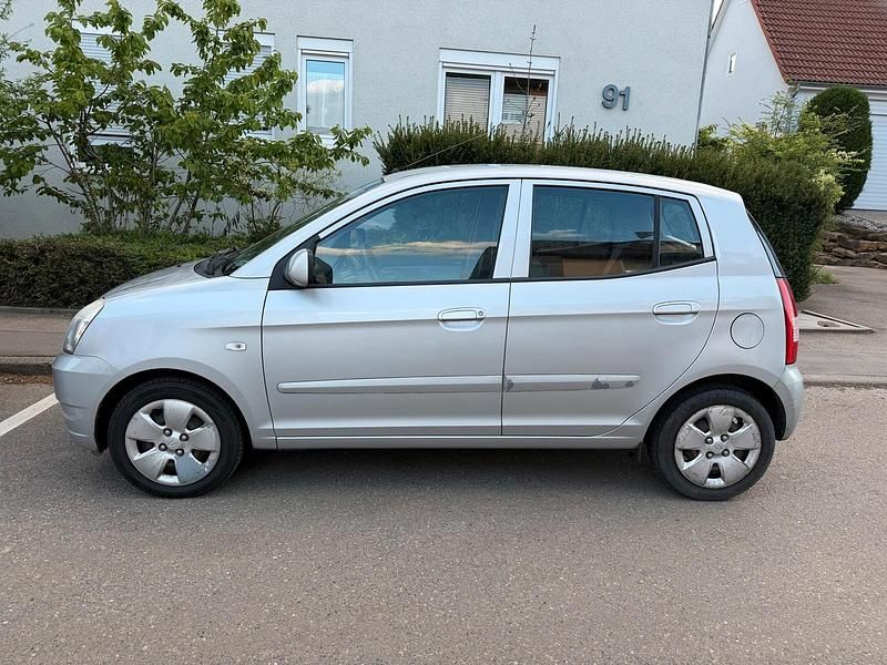 Second-hand Kia Picanto 65 CP (47 kW) 2005 Argintiu Hatchback