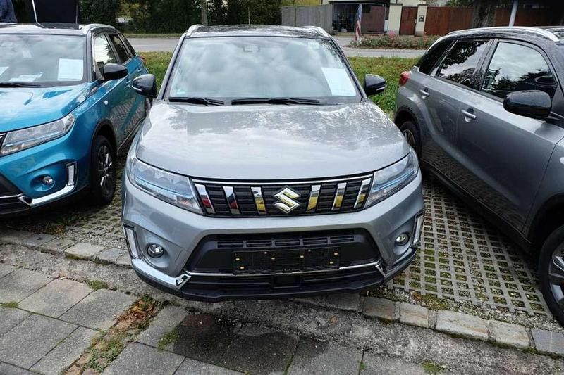 Gebraucht Suzuki Vitara Comfort+ 129 PS (94 kW) 2021 Galactic gray/cosmic black pea SUV