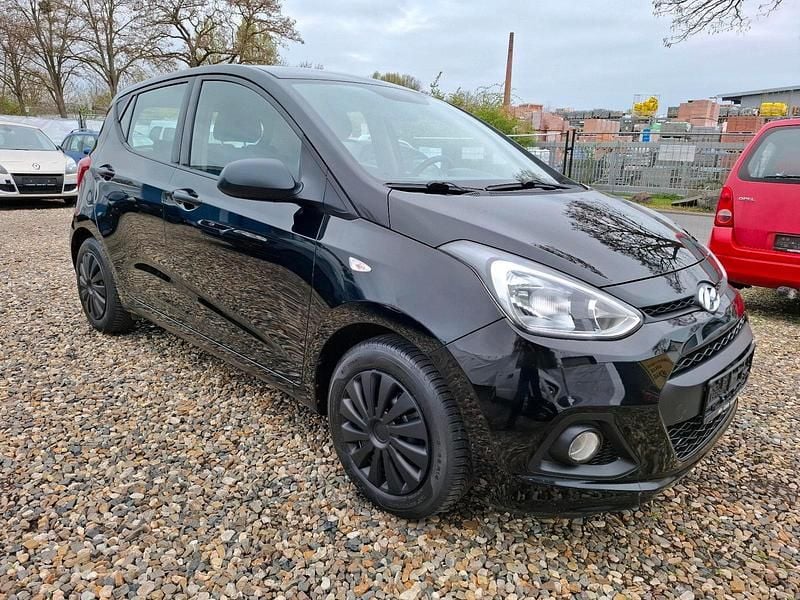 Gebraucht Hyundai i10 67 PS (49 kW) 2014 Schwarz Kleinwagen