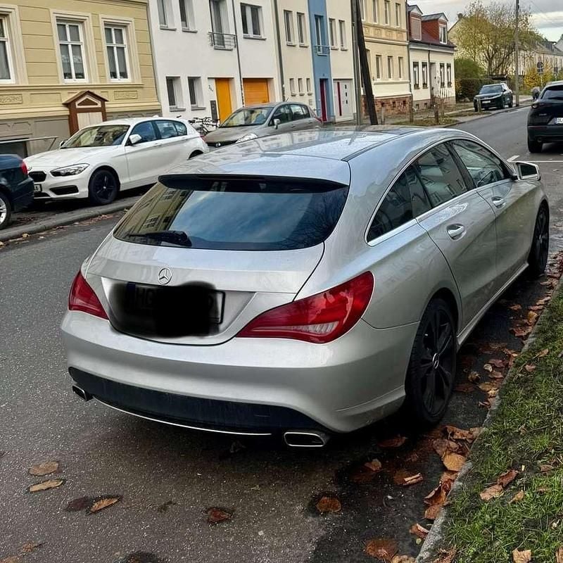Gebraucht Mercedes CLA180 Shooting Brake Urban 122 PS (89 kW) 2016 Grau Kombi