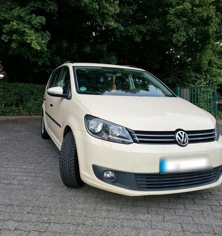 Gelb Gebraucht 2016 VW Touran Van / Kleinbus | 7.240 € (Superpreis) - Bild 1/4