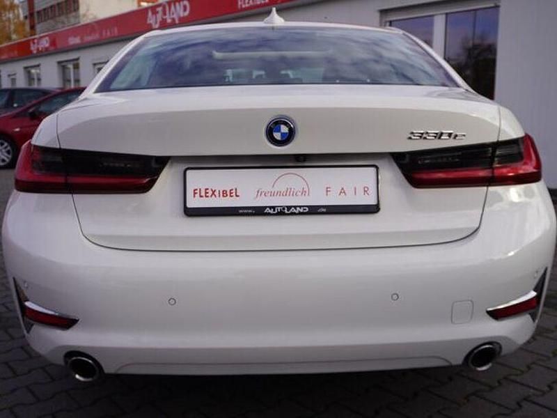 Gebraucht BMW 330e Luxury Line 252 PS (185 kW) 2022 Alpinweiss iii Limousine
