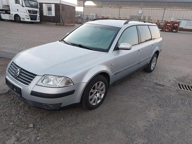 Silber Gebraucht 2001 VW Passat Kombi | 1.499 € (Guter Preis) - Bild 1/4
