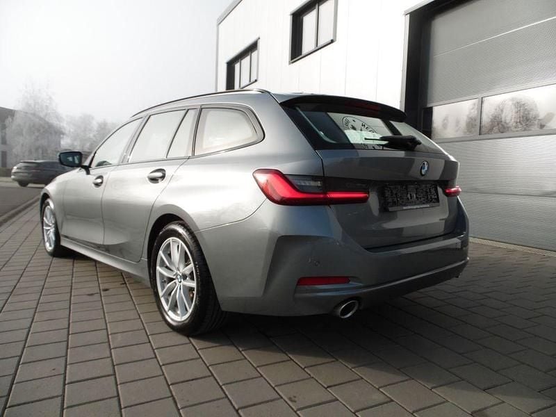 Gebraucht BMW 318 Performance 150 PS (110 kW) 2023 Grau Kombi