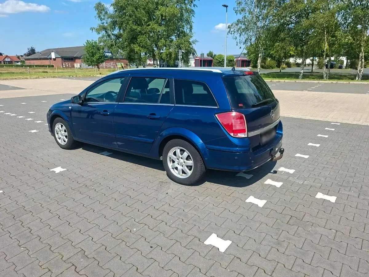 Gebraucht Opel Astra 105 PS (77 kW) 2005 Blau Kombi