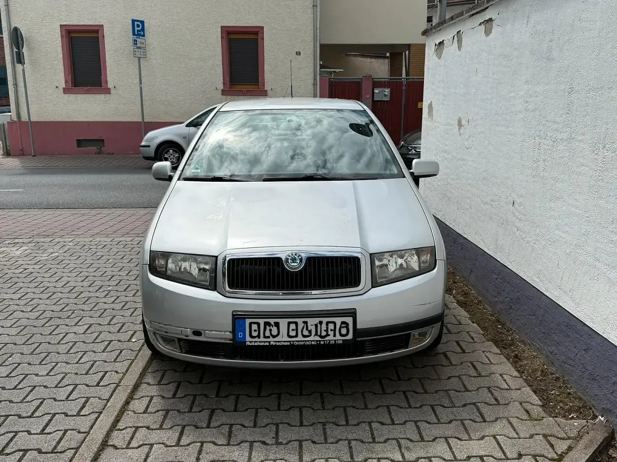 Używany Skoda Fabia 90 KM (66 kW) 2001 Srebrny Hatchback