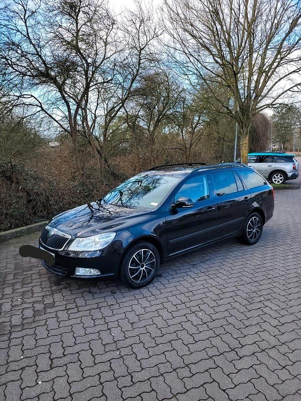 Gebraucht Skoda Octavia 122 PS (89 kW) 2012 Schwarz Kombi