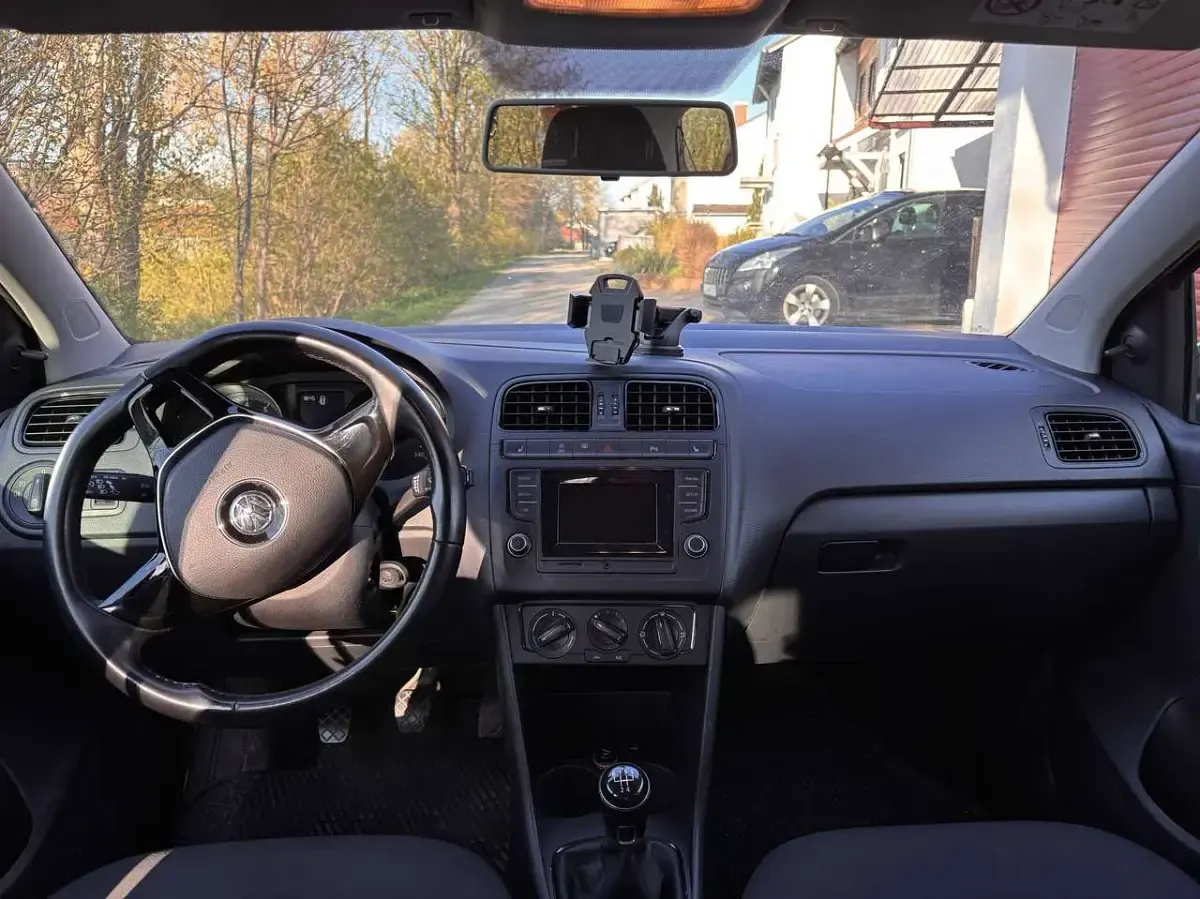 Gebraucht VW Polo LOUNGE 90 PS (66 kW) 2015 Grau Limousine
