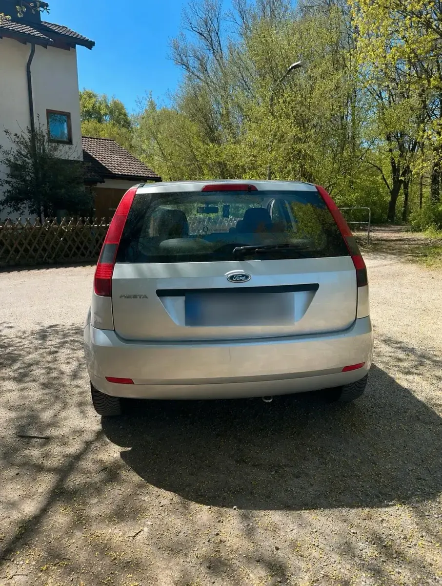 Usata Ford Fiesta 69 CV (50 kW) 2003 Grigio Utilitaria