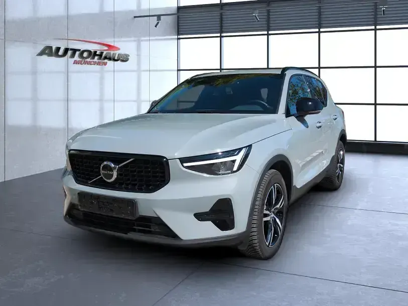 Gebraucht Volvo XC40 Plus 129 PS (94 kW) 2024 Vapour grey / (metallic) SUV