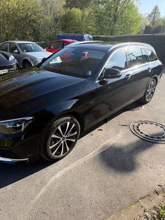 Używany Mercedes E300 306 KM (225 kW) 2021 Czarny Sedan/Limuzyna